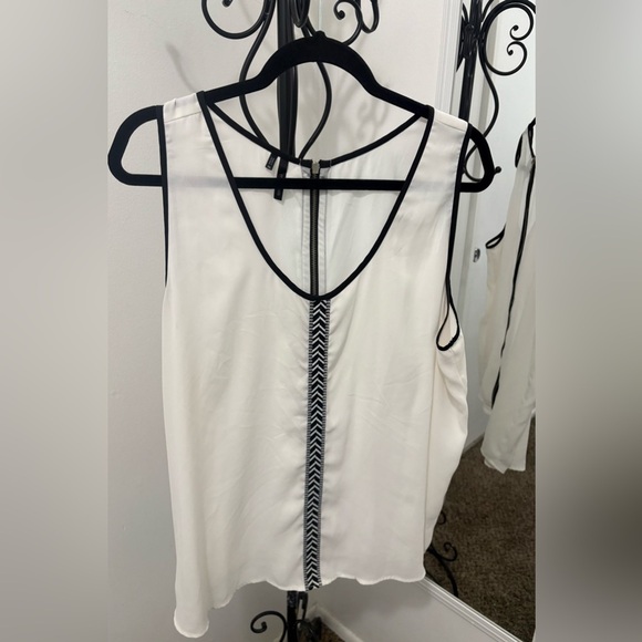 Maurices White and Black Sleeveless Blouse - Picture 1 of 6